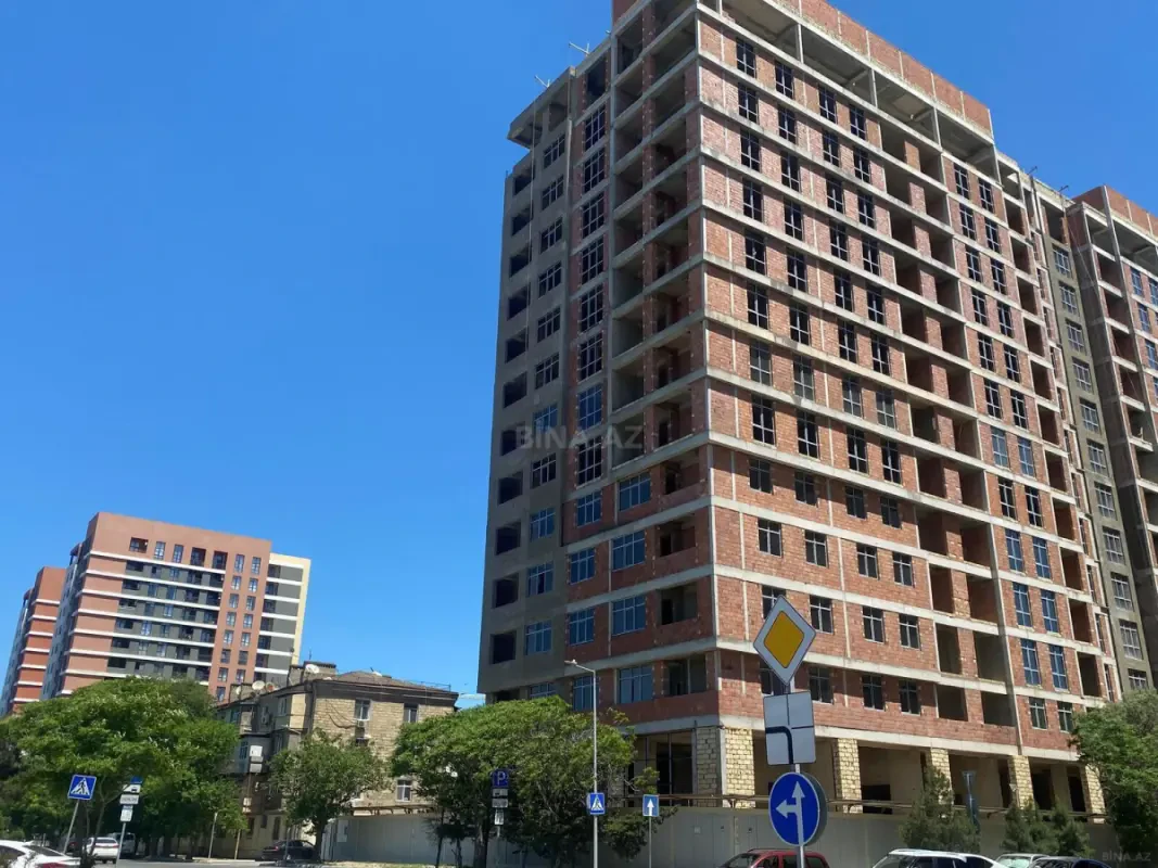 Satılır 2 otaqlı mənzil 83 m²
