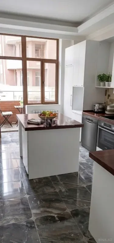 Satılır 3 otaqlı mənzil 178 m²