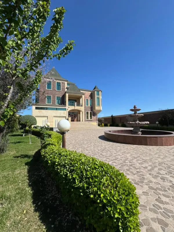 Kirayə verilir 7 otaqlı həyət evi 1000 m²