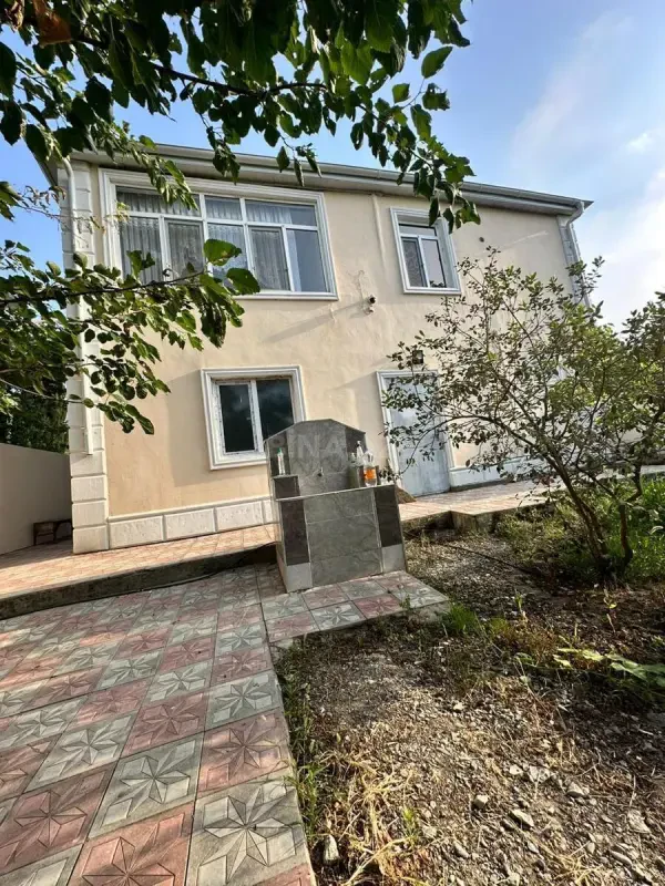 Satılır 4 otaqlı həyət evi 200 m²
