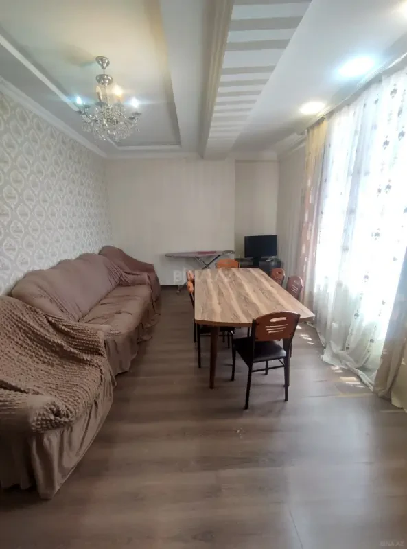 Kirayə verilir 2 otaqlı mənzil 85 m²