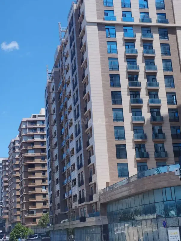 Satılır 3 otaqlı mənzil 151 m²