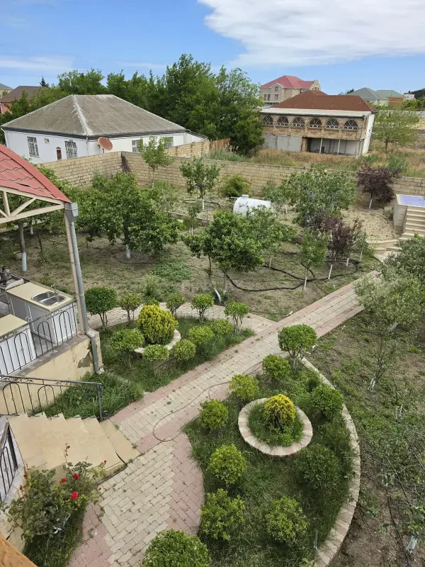 Satılır 7 otaqlı həyət evi 520 m²