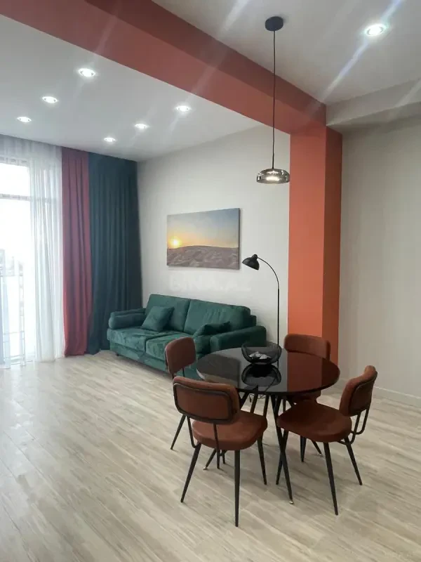 Kirayə verilir 2 otaqlı mənzil 78 m²