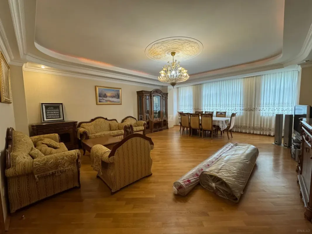 Kirayə verilir 4 otaqlı mənzil 220 m²