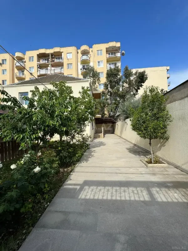 Satılır 5 otaqlı həyət evi 200 m²