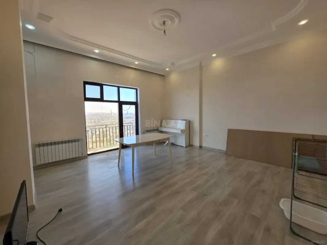 Satılır 3 otaqlı mənzil 140 m²