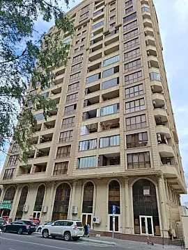 Satılır 4 otaqlı mənzil 185 m² — Bakı 4 otaq 185.00 m²