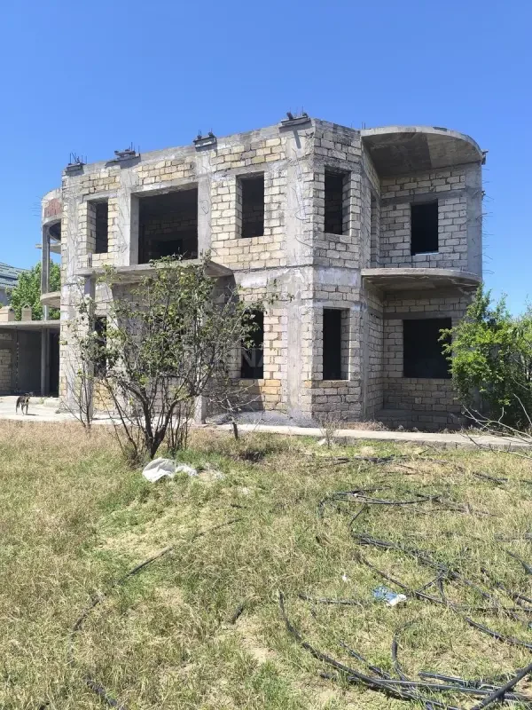 Satılır 5 otaqlı həyət evi 260 m²