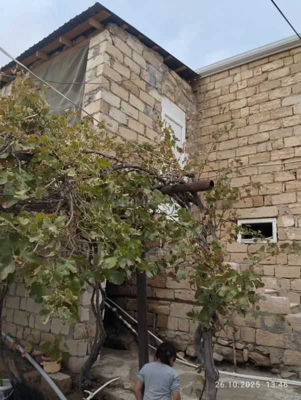 Satılır 4 otaqlı həyət evi 100 m²