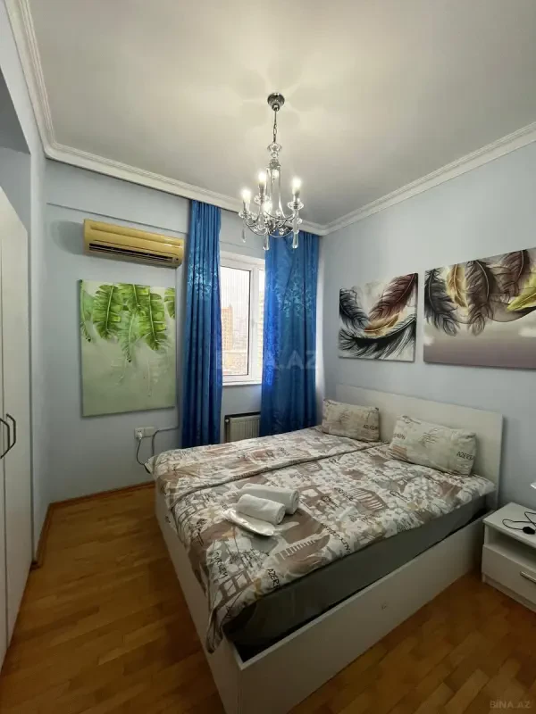 Satılır 4 otaqlı mənzil 160 m²