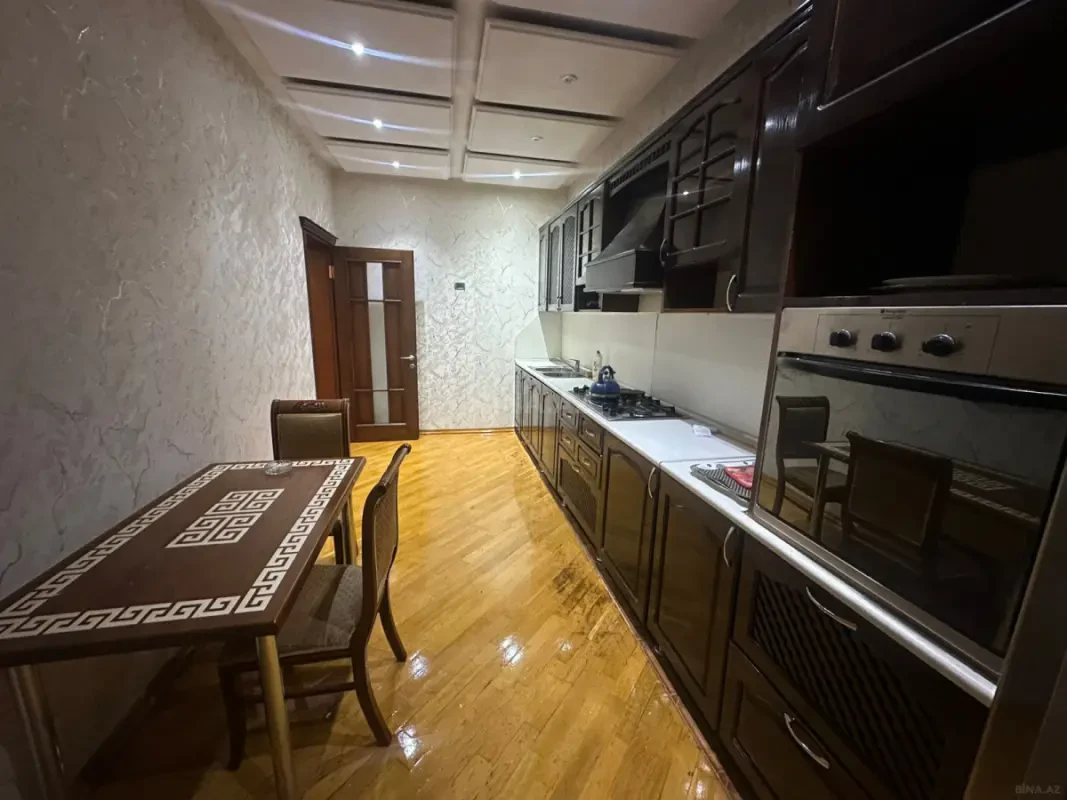 Kirayə verilir 3 otaqlı mənzil 168 m²