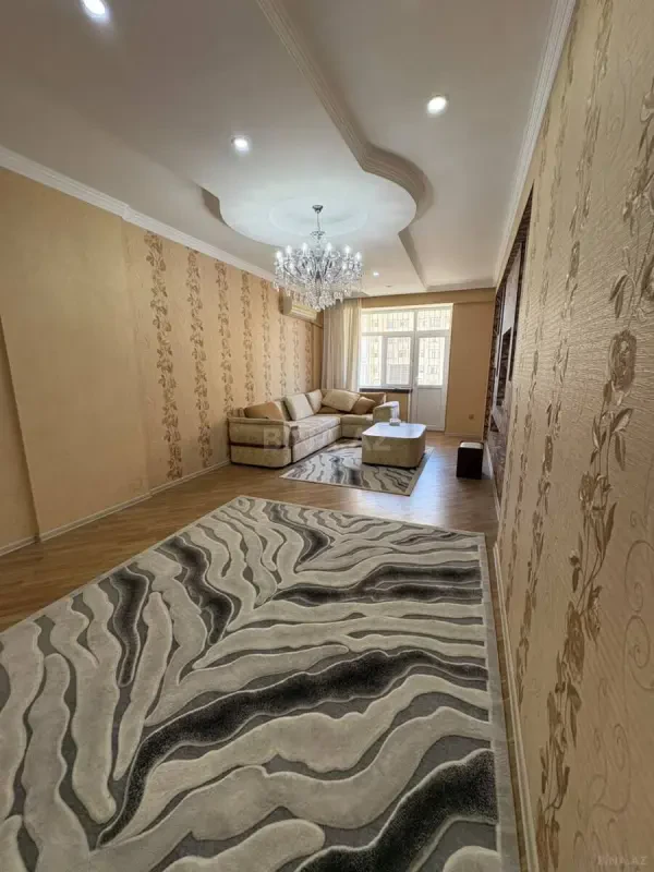 Satılır 3 otaqlı mənzil 125 m²