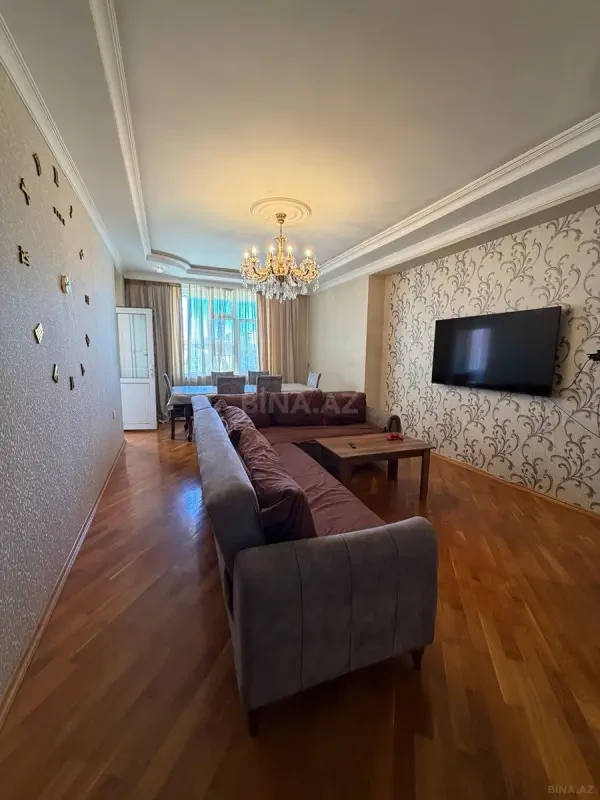 Satılır 3 otaqlı mənzil 130 m²
