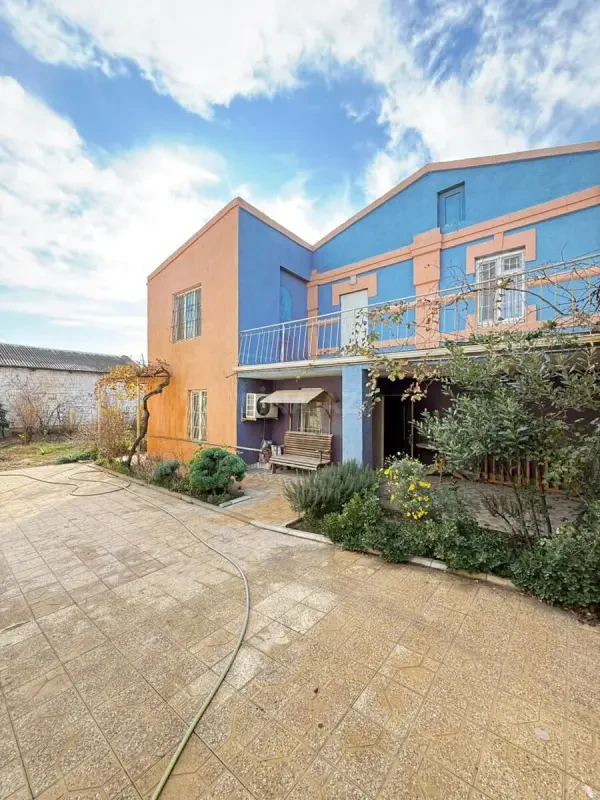 Satılır 5 otaqlı həyət evi 175 m²