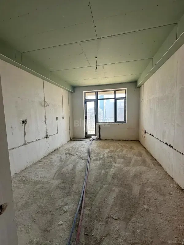Satılır 3 otaqlı mənzil 173 m²