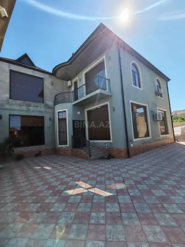 Satılır 6 otaqlı həyət evi 400 m²