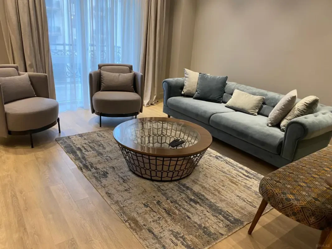 Kirayə verilir 4 otaqlı mənzil 160 m²