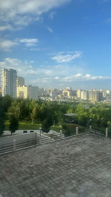 Satılır 4 otaqlı mənzil 160 m²