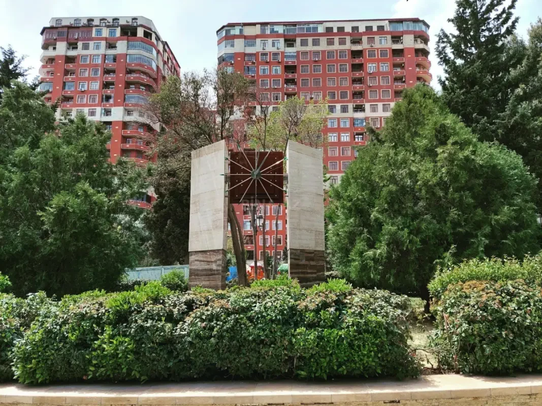 Satılır 3 otaqlı mənzil 180 m²
