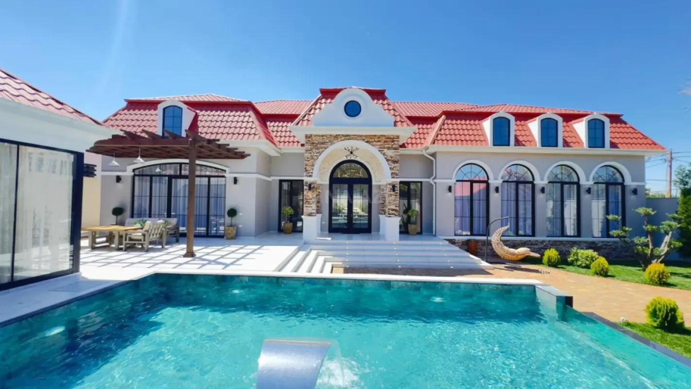 Satılır 5 otaqlı həyət evi 400 m²