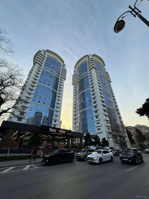 Satılır 3 otaqlı mənzil 165 m²