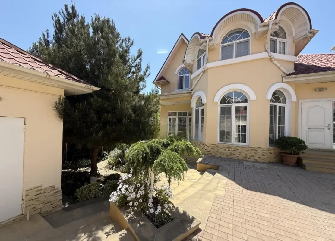 Satılır 5 otaqlı həyət evi 330 m²
