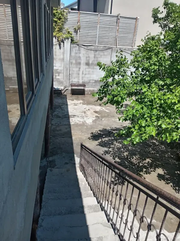 Satılır 6 otaqlı həyət evi 100 m²