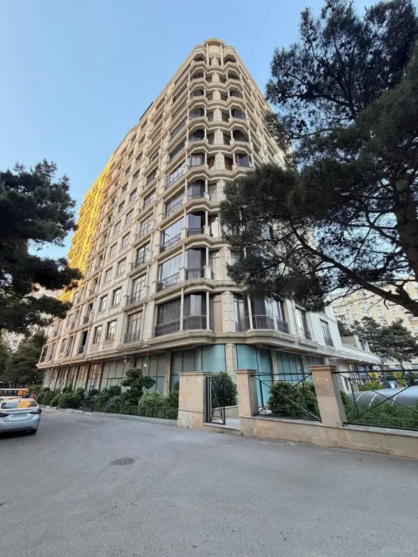 Satılır 3 otaqlı mənzil 133 m²