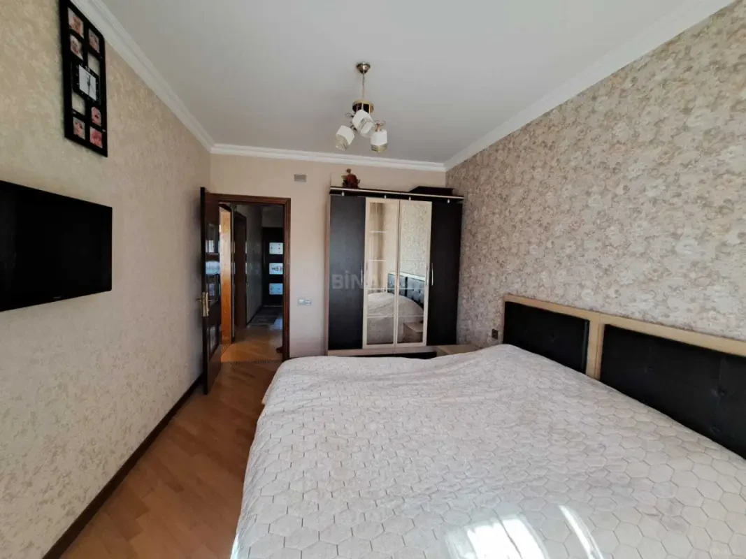 Satılır 4 otaqlı mənzil 102 m²