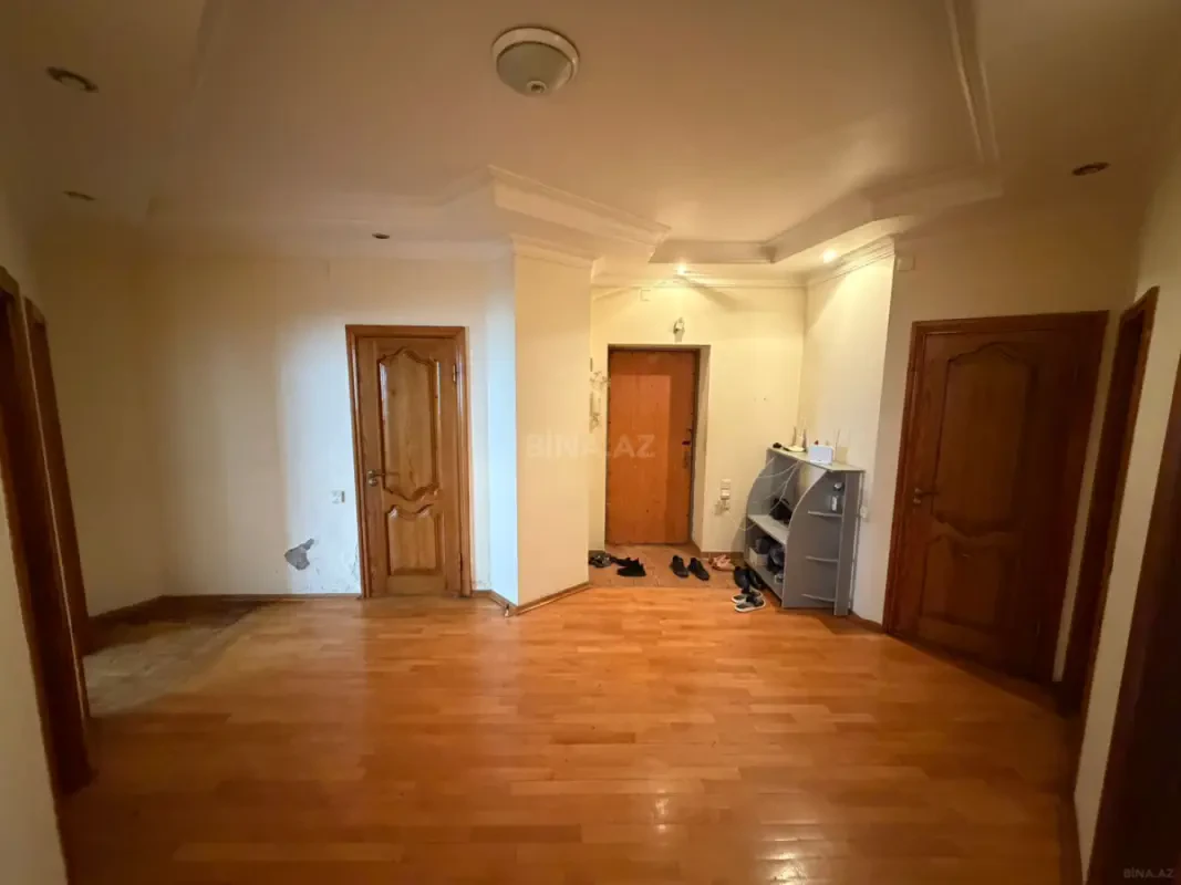 Satılır 3 otaqlı mənzil 125 m²