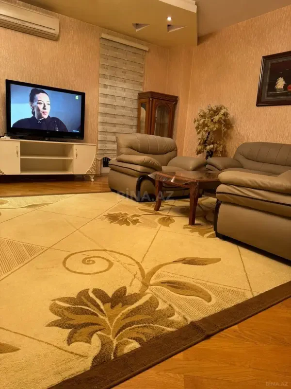 Kirayə verilir 3 otaqlı mənzil 135 m²