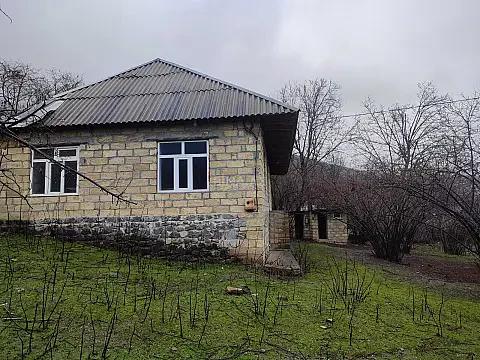 Satılır 3 otaqlı həyət evi 70 m² — Şəki 3 otaq 70.00 m²