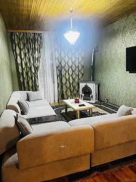 Kirayə verilir 4 otaqlı həyət evi 150 m² — Şəki 4 otaq 150.00 m²