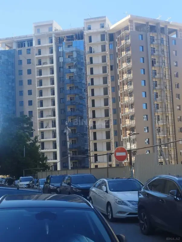 Satılır 3 otaqlı mənzil 135 m²
