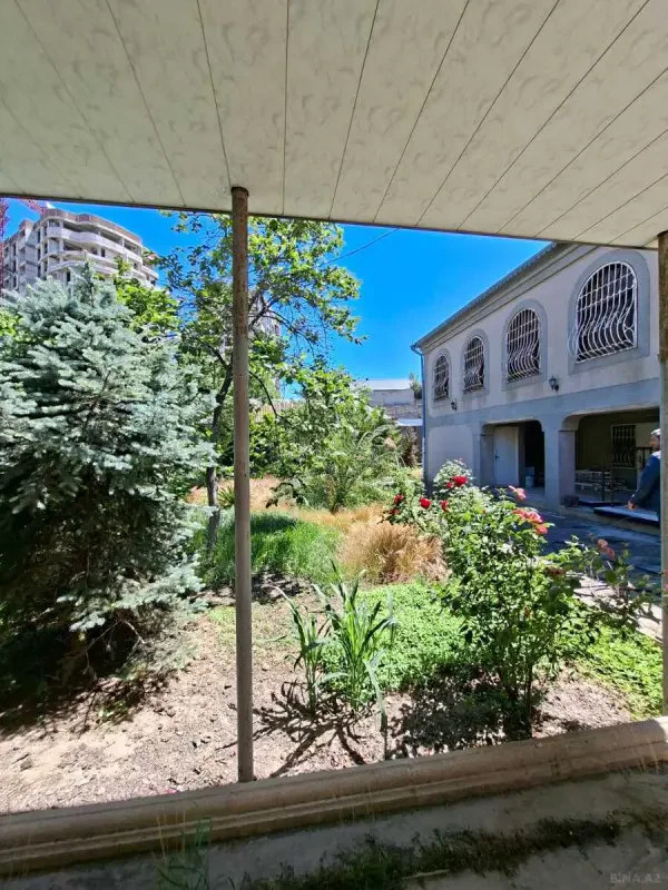 Satılır 6 otaqlı həyət evi 250 m²