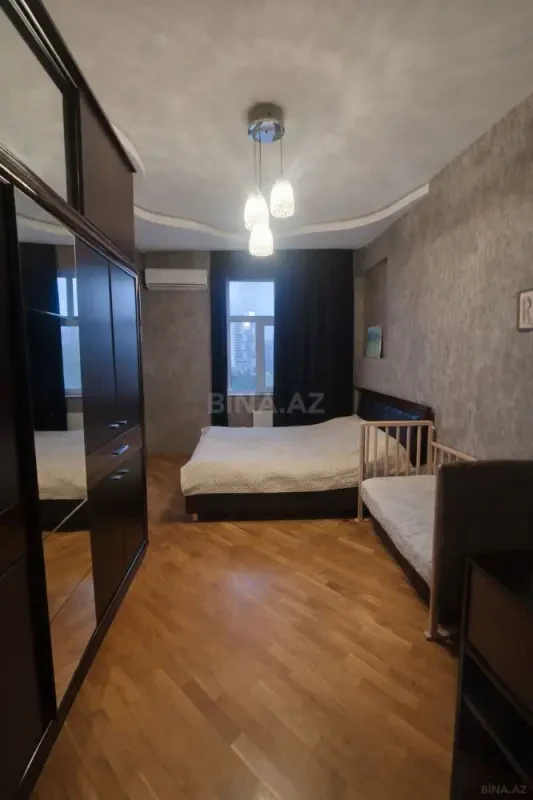 Kirayə verilir 3 otaqlı mənzil 111 m²