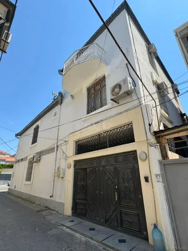 Satılır 7 otaqlı həyət evi 430 m²