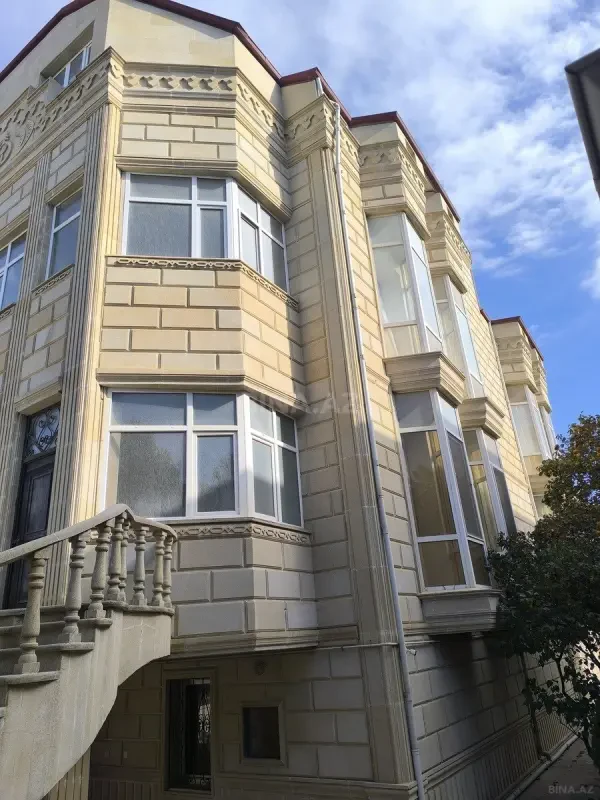 Kirayə verilir 6 otaqlı həyət evi 1500 m²
