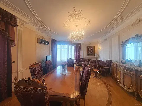 Satılır 6 otaqlı mənzil 250 m² — Bakı, Nizami 6 otaq 250.00 m²