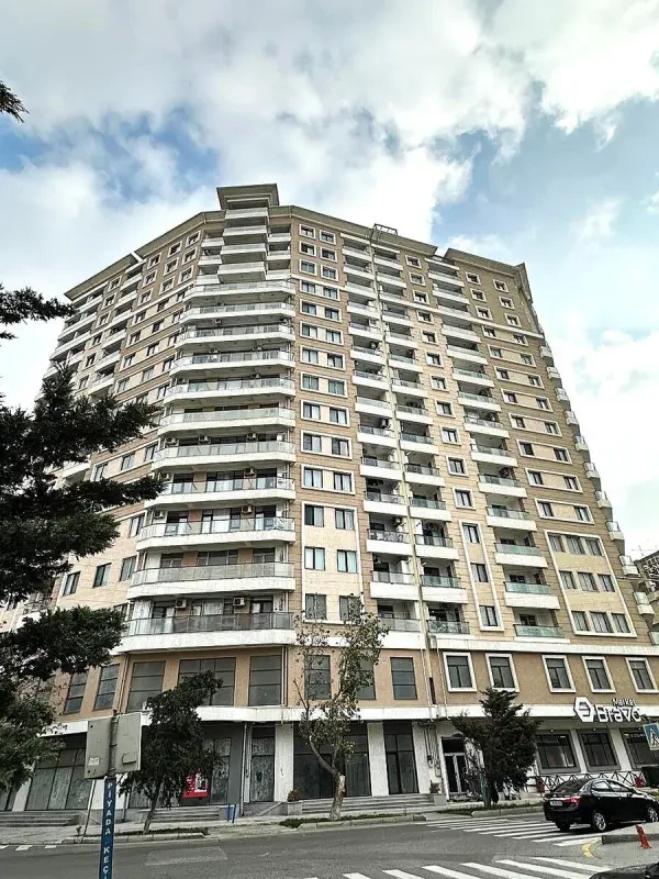 Satılır 3 otaqlı mənzil 143 m²