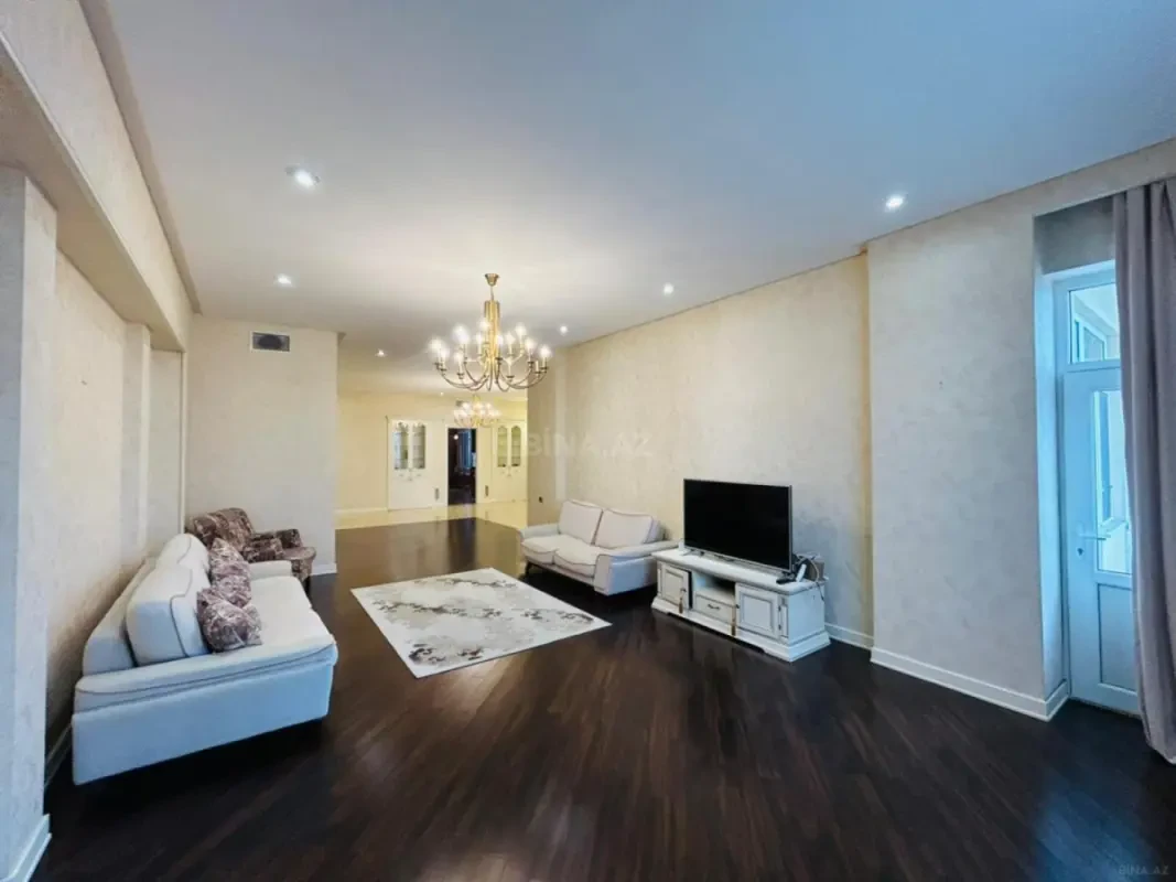 Satılır 4 otaqlı mənzil 186 m²