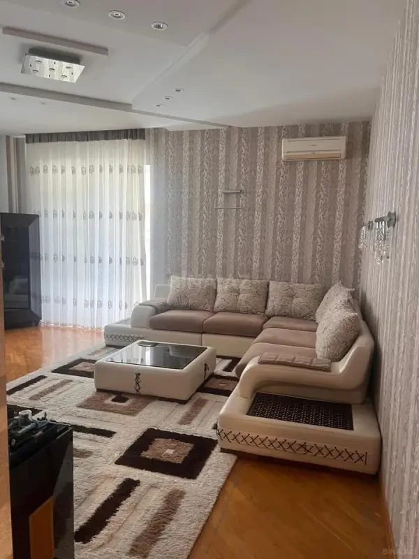 Kirayə verilir 3 otaqlı mənzil 145 m²