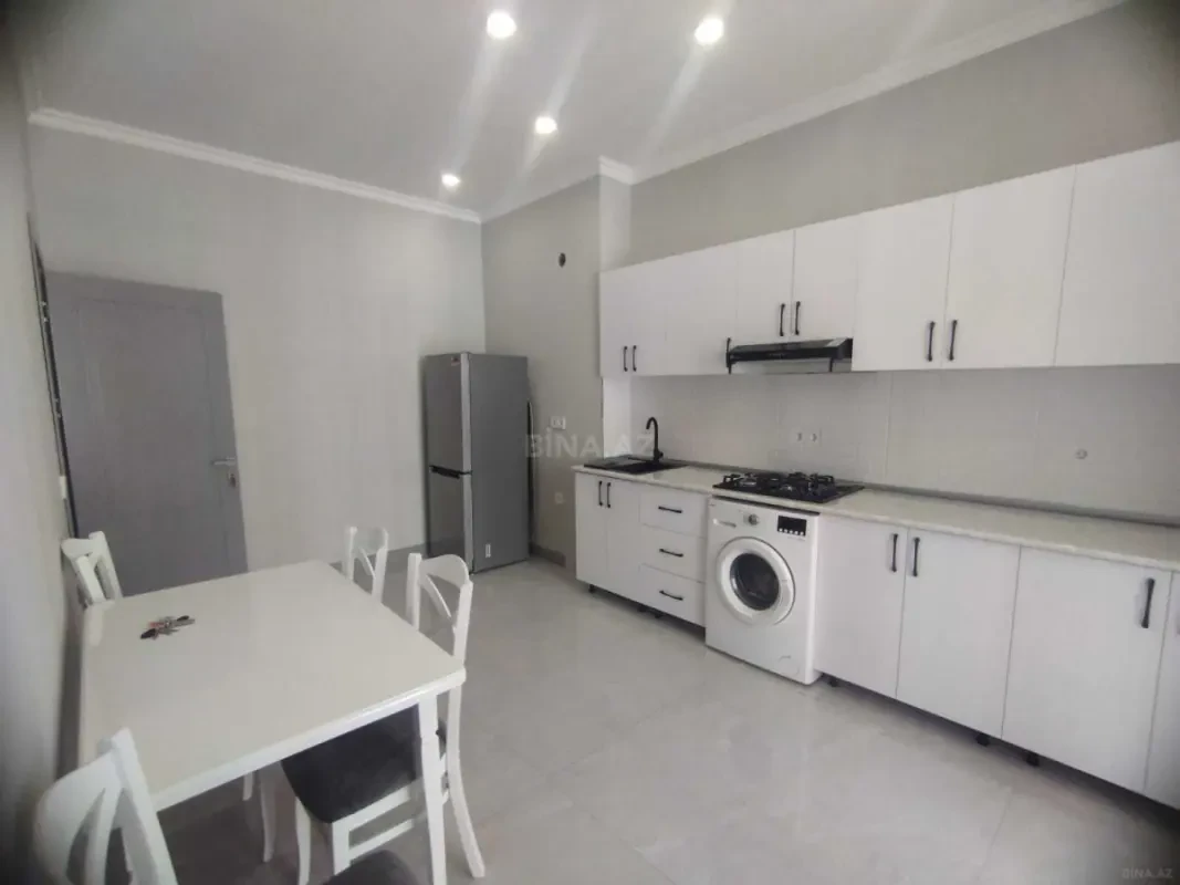 Kirayə verilir 2 otaqlı mənzil 77 m²