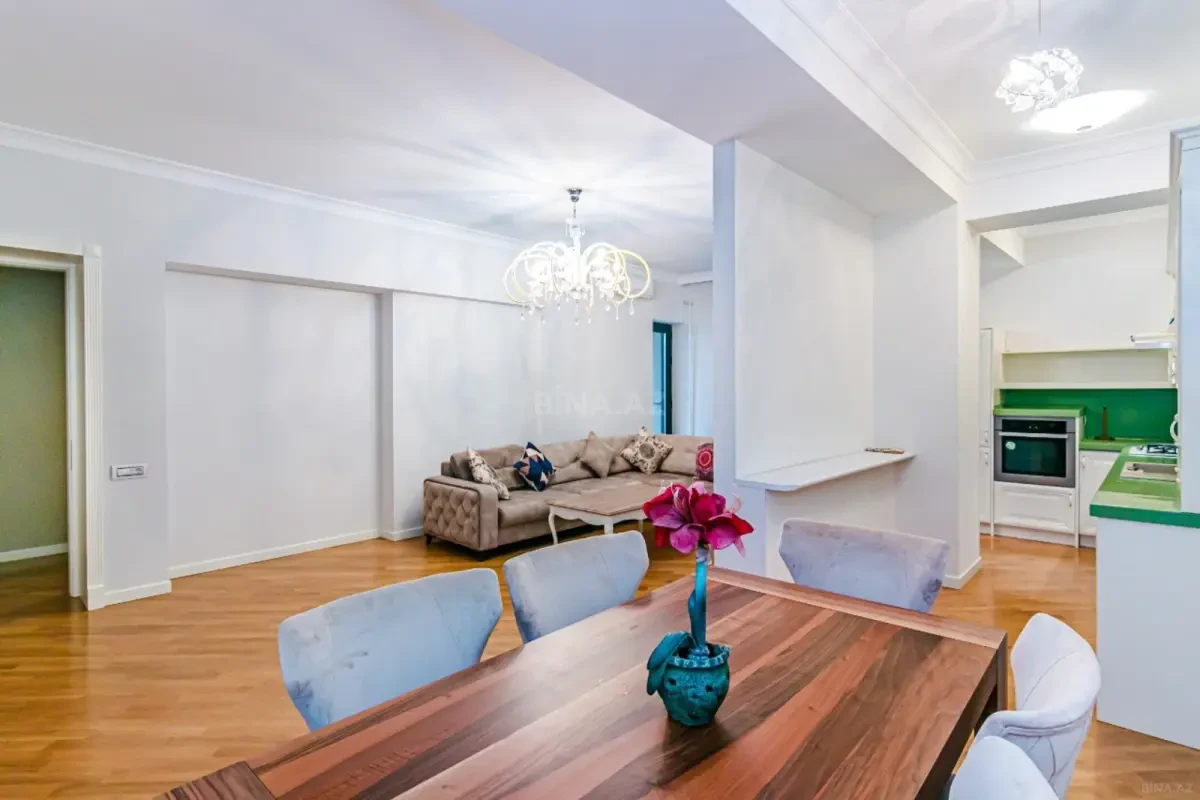 Kirayə verilir 4 otaqlı mənzil 170 m²