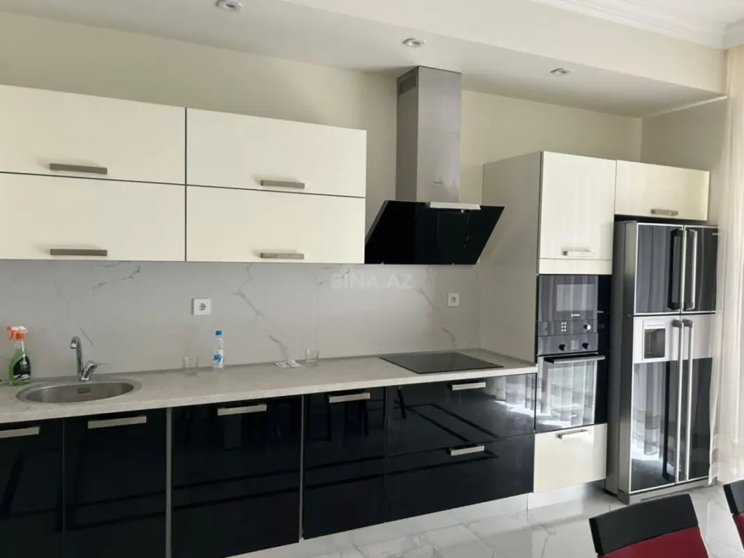 Kirayə verilir 2 otaqlı mənzil 96 m²