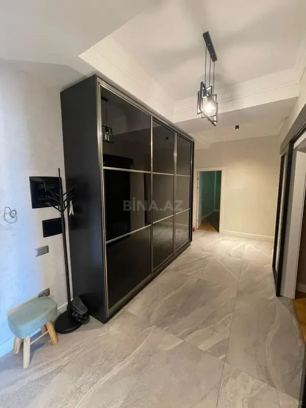 Kirayə verilir 4 otaqlı mənzil 140 m²