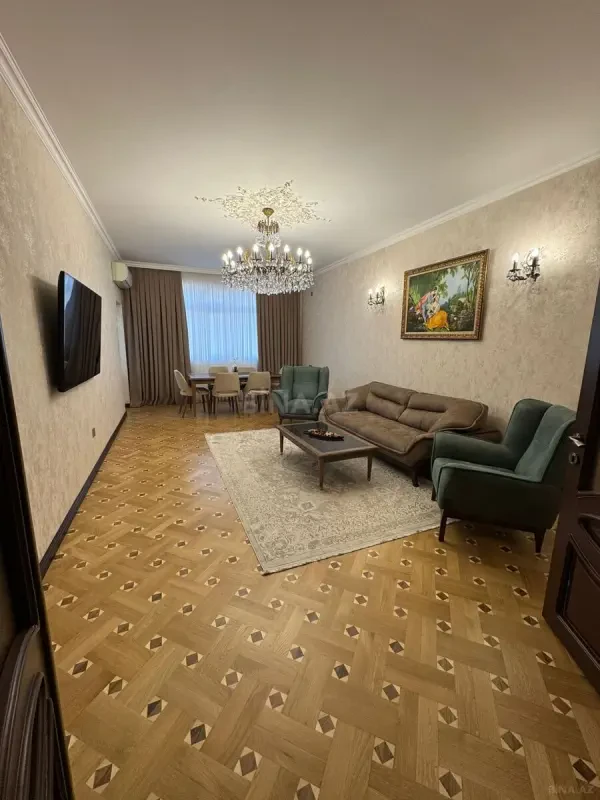 Satılır 4 otaqlı mənzil 165 m²