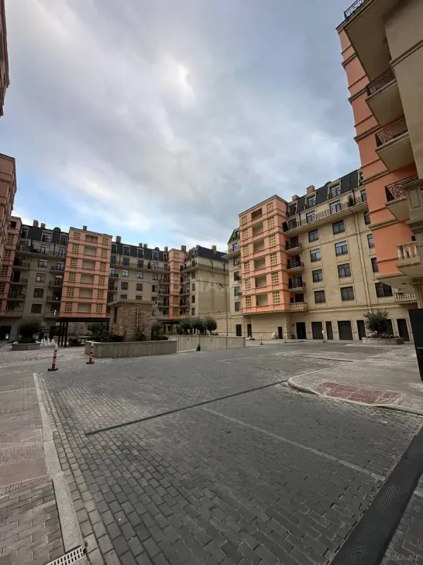 Kirayə verilir 2 otaqlı mənzil 90 m²