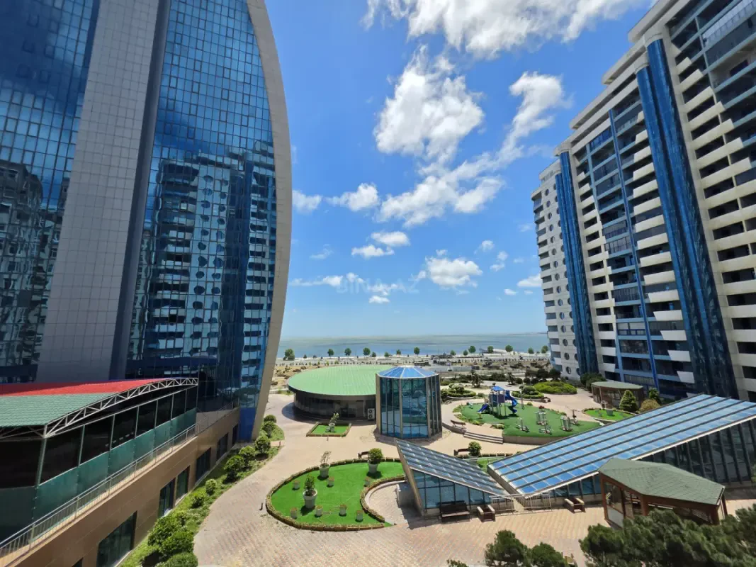 Satılır 3 otaqlı mənzil 203 m²
